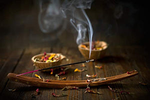 Fluer de Vie Incense Sample Pack | White Lotus, Five Tibetan Rites, Holy Temple, Sacred Garden, Yoga Leaf | 5 Scents | Each 15gms Packs - 75 GMS Total